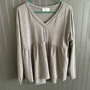 Elegant Heather Gray V-Neck Peplum Top